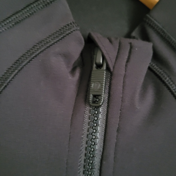 Lululemon "Define" cropped jacket - Picture 3 of 4